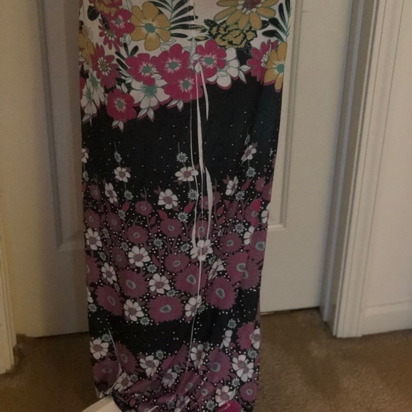 NWT Maxi Dress White with Floral Detail - Picture 3 of 5